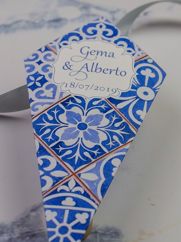 Conos de boda azulejo