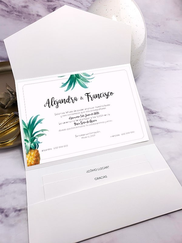 Invitación carpeta con solapas piñas