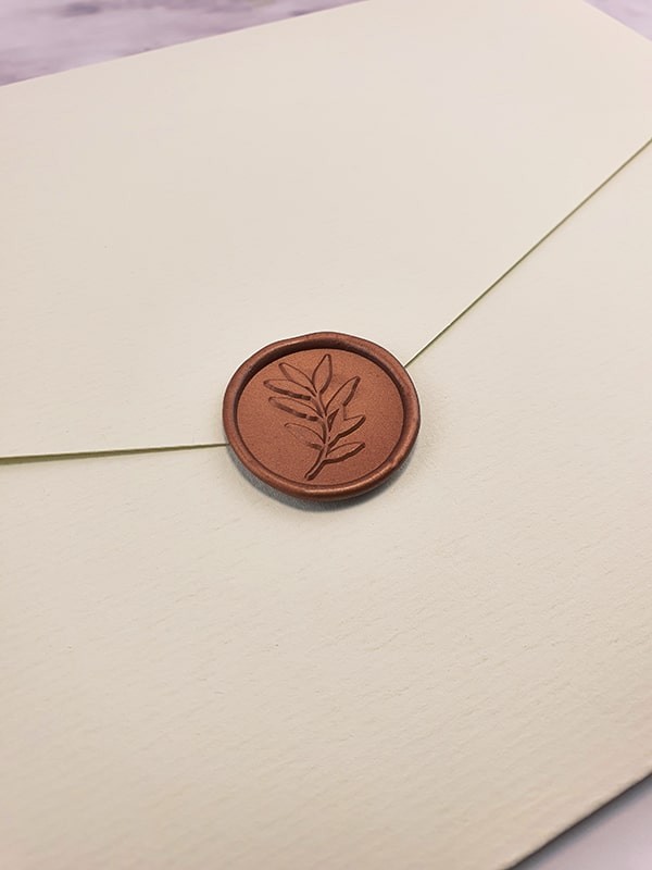 Invitación carpeta con solapas piñas