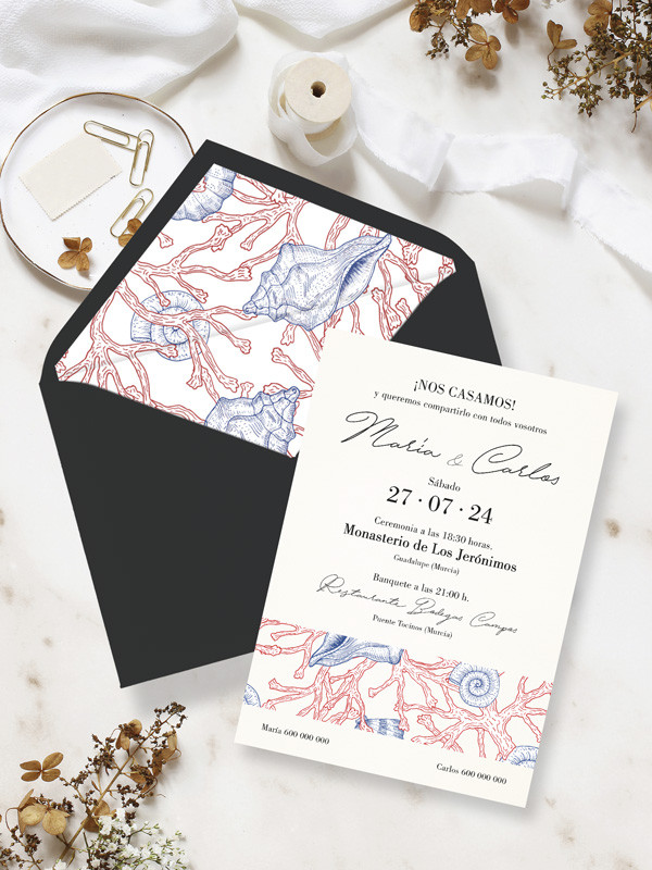 invitación de boda bonita mar y coral con sobre